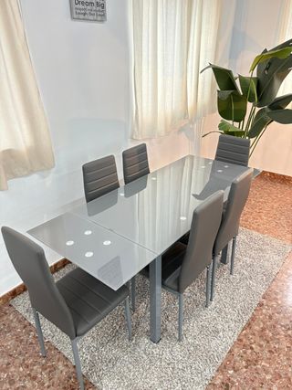 Mesa extensible + 6 sillas funcional