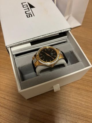Reloj Lotus Negro y Dorado