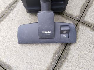 Aspiradora Miele Compact C1 EcoLine Negra