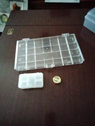 Pastilleros transparentes y dorados