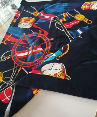 Telo mare con scatola floreale