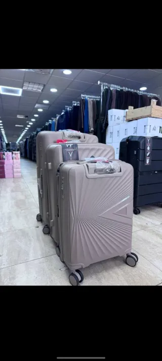 Maleta Beige y Negra conjonto 3 maletas