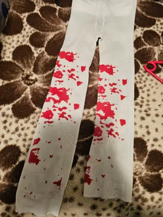 Medias de disfraz infantil con manchas rojas