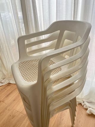 6 Sillas de Plástico Blancas