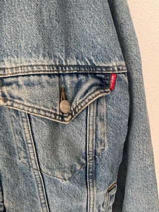 Chaqueta vaquera MCQ con forro sherpa