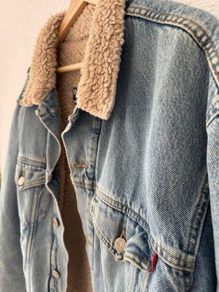 Chaqueta vaquera MCQ con forro sherpa