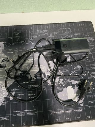 Portátil HP Pavilion Negro y Verde más accesorios