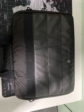 Portátil HP Pavilion Negro y Verde más accesorios