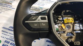 Volante Peugeot 208 2025