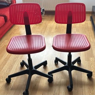 Silla de oficina roja y negra