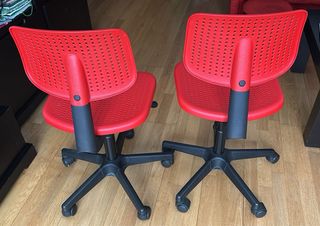 Silla de oficina roja y negra