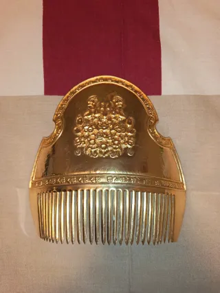 Peinetas doradas fallera. Medidas en las fotos