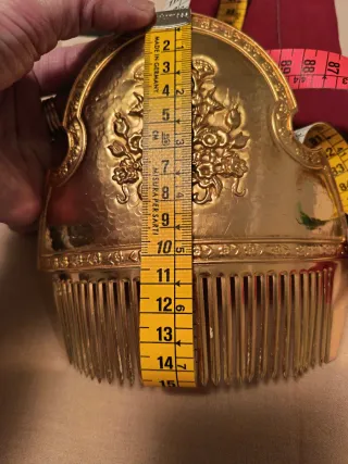 Peinetas doradas fallera. Medidas en las fotos