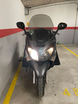 Piaggio X-Evo 125 Maxi Scooter -  Menos 30.000kms