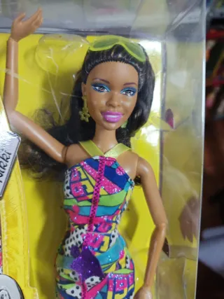 Barbie Fashionistas Nikki Muñeca