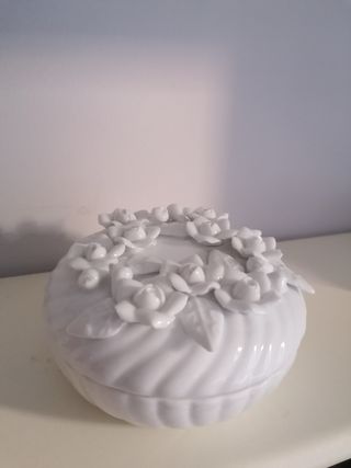 Portagioie porcellana bianca decorato fiori