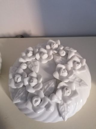 Portagioie porcellana bianca decorato fiori