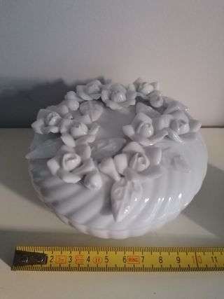 Portagioie porcellana bianca decorato fiori