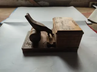 Saca cigarros de madera tallado pájaro y Kosovo