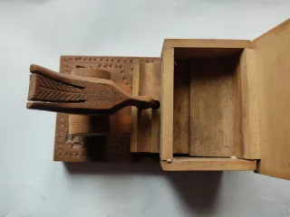 Saca cigarros de madera tallado pájaro y Kosovo