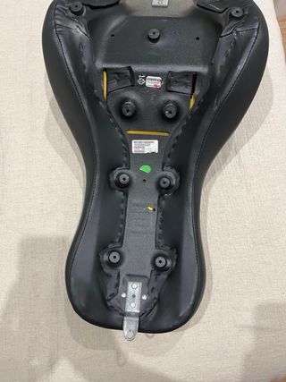 Asiento Sundowner Harley Davidson Street Bob