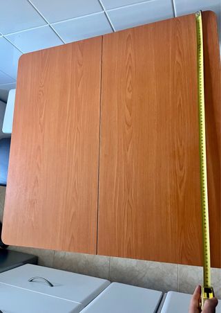 MESA DE COCINA Y DOS TABURETES