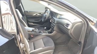 Infiniti Q30 1.6T Premium 90 kW (122 CV)