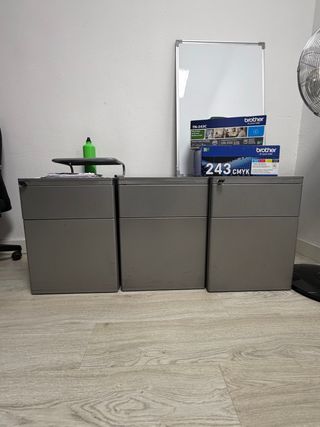 Lote 3 cajoneras metálicas de oficina 50€