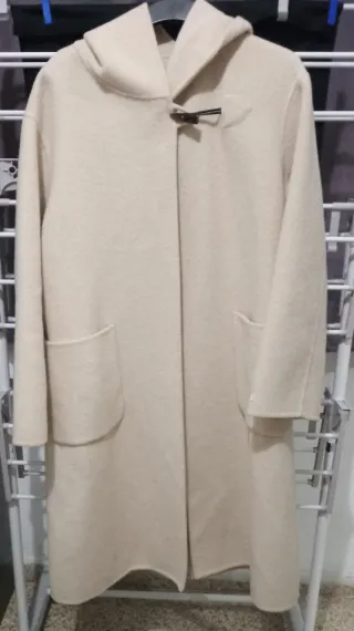 Parka beige de lana con capucha