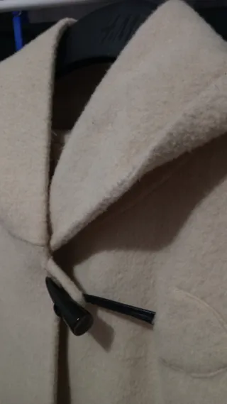 Parka beige de lana con capucha