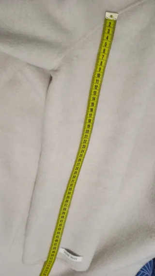 Parka beige de lana con capucha