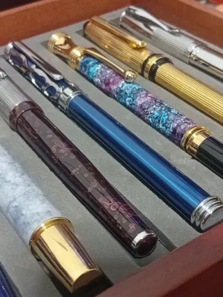 Collezione di penne stilografiche in astuccio di legno