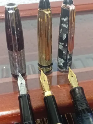 Collezione di penne stilografiche in astuccio di legno