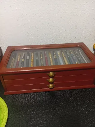 Collezione di penne stilografiche in astuccio di legno