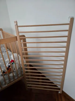 Cuna de bebé de madera