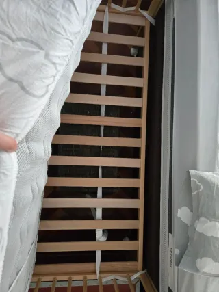 Cuna de bebé de madera