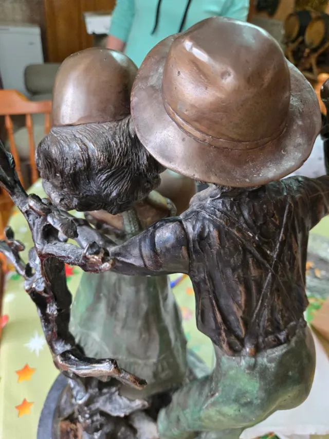 Figura bronce  niños jugando AUGUSTE MOREAU firmad