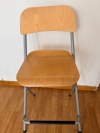 Taburete alto plegable IKEA.