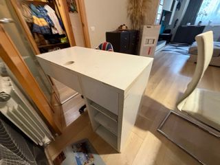 Escritorio infantil blanco y verde