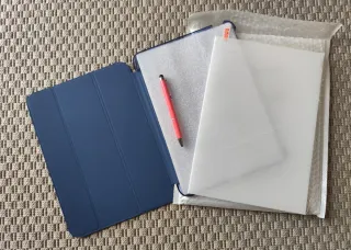 Funda Apple iPad 11 2025 + Cristal Templado + Boli