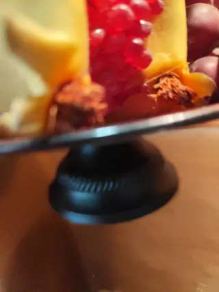 Frutero Decorativo con Frutas Realistas