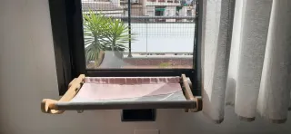 Cama para gato en ventana