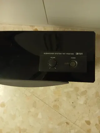 Subwoofer Yamaha Negro y Gris