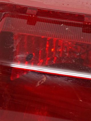 PILOTO TRASERO CENTRAL HYUNDAI KONA (2)