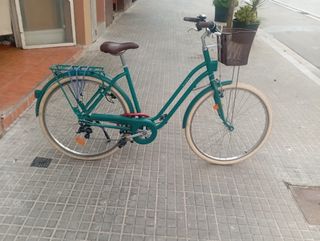 Bicicleta urbana con cesta