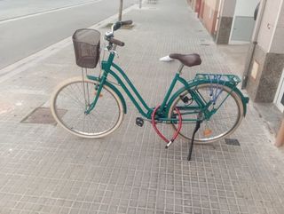 Bicicleta urbana con cesta