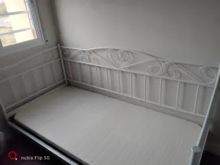 Cama individual metálica blanca