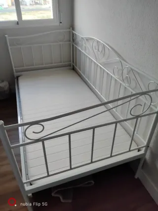 Cama individual metálica blanca