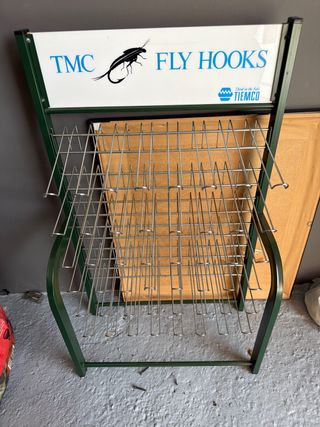 Expositor tiemco TMC Fly Hooks