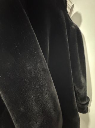 Abrigo de pelo negro